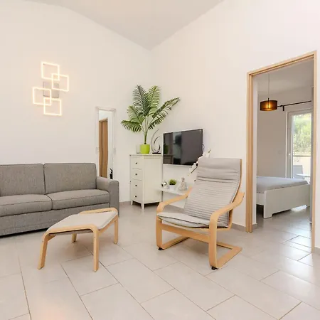 Hh Stjepanovic By Interhome