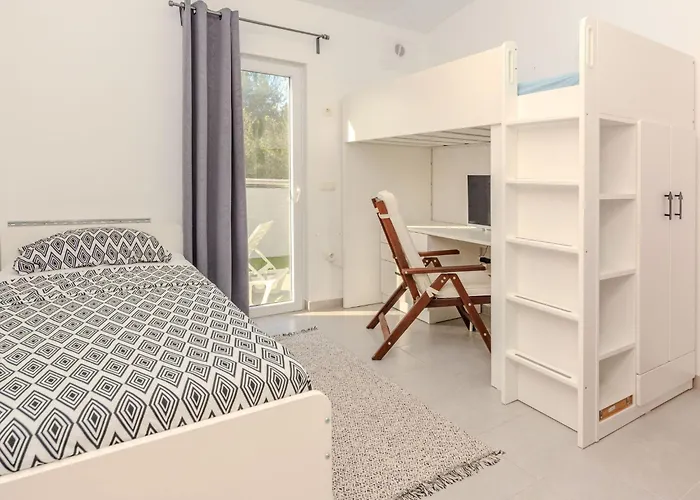Hh Stjepanovic By Interhome *